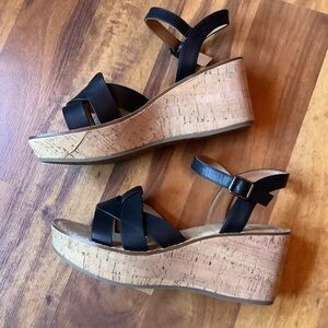 White Mountain Size 10 The Simple black Strappy wedge sandals